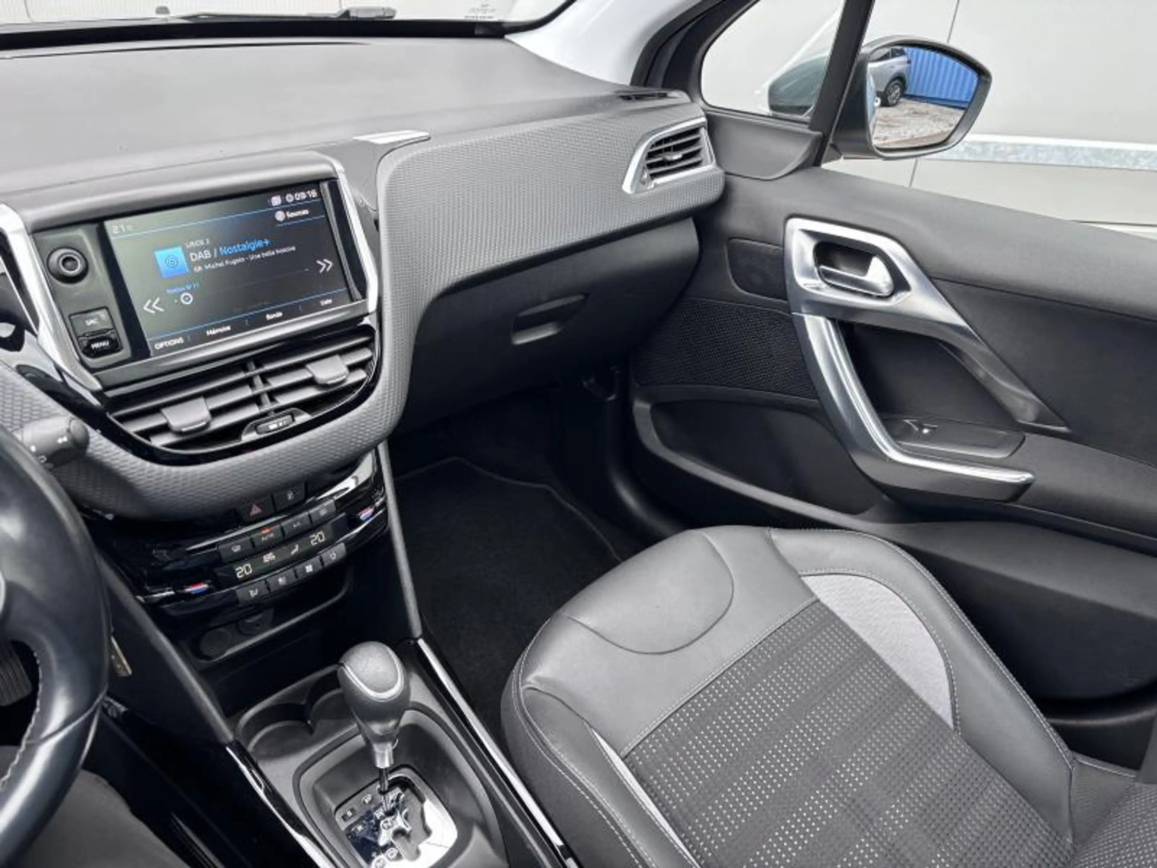 Peugeot 2008 Allure 1.2 TURBO 110 EAT6 — photo 15