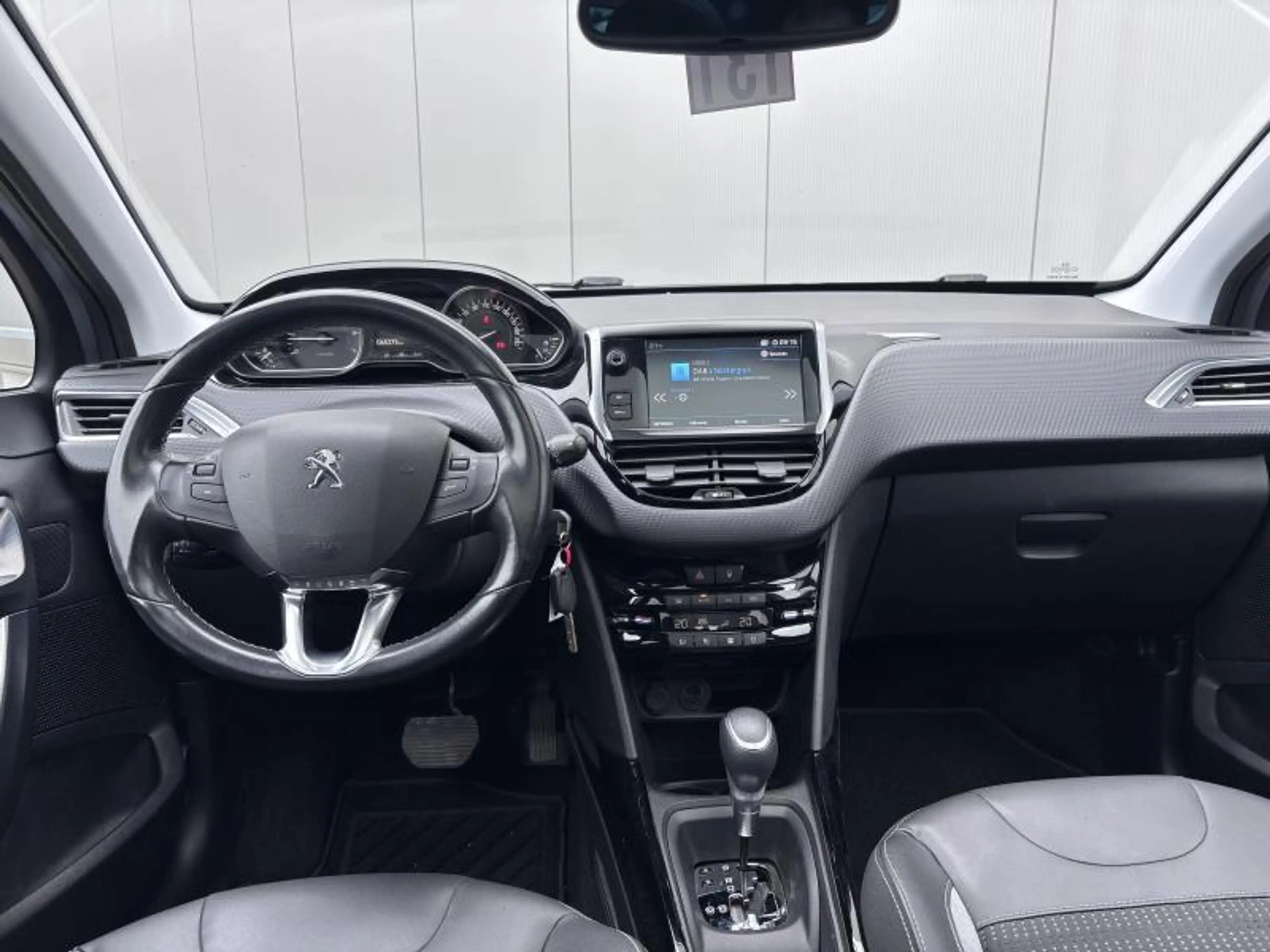 Peugeot 2008 Allure 1.2 TURBO 110 EAT6 — photo 12