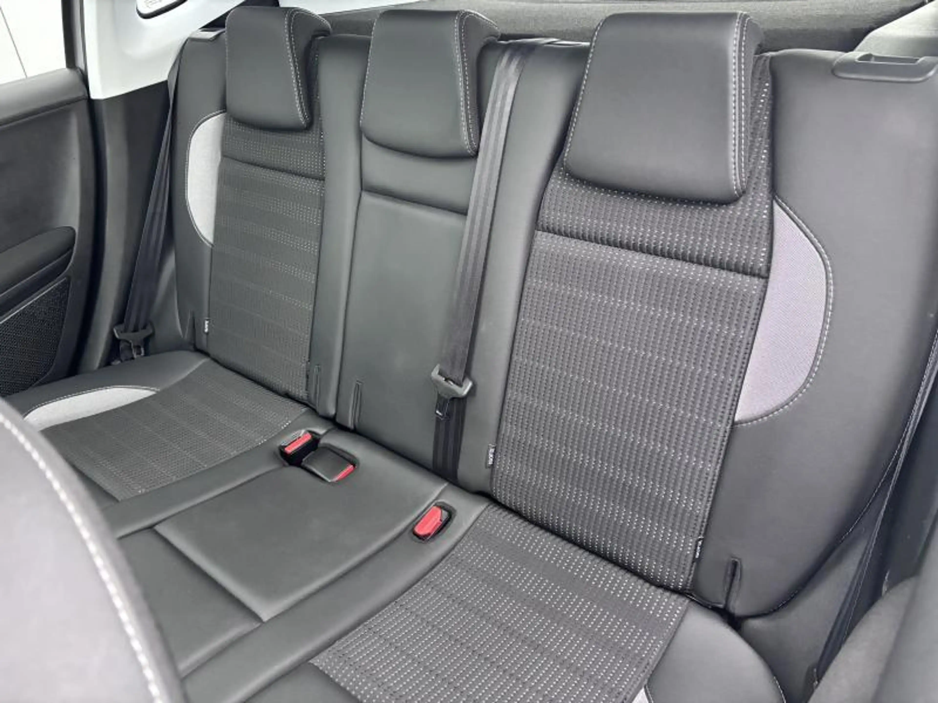 Peugeot 2008 Allure 1.2 TURBO 110 EAT6 — photo 11