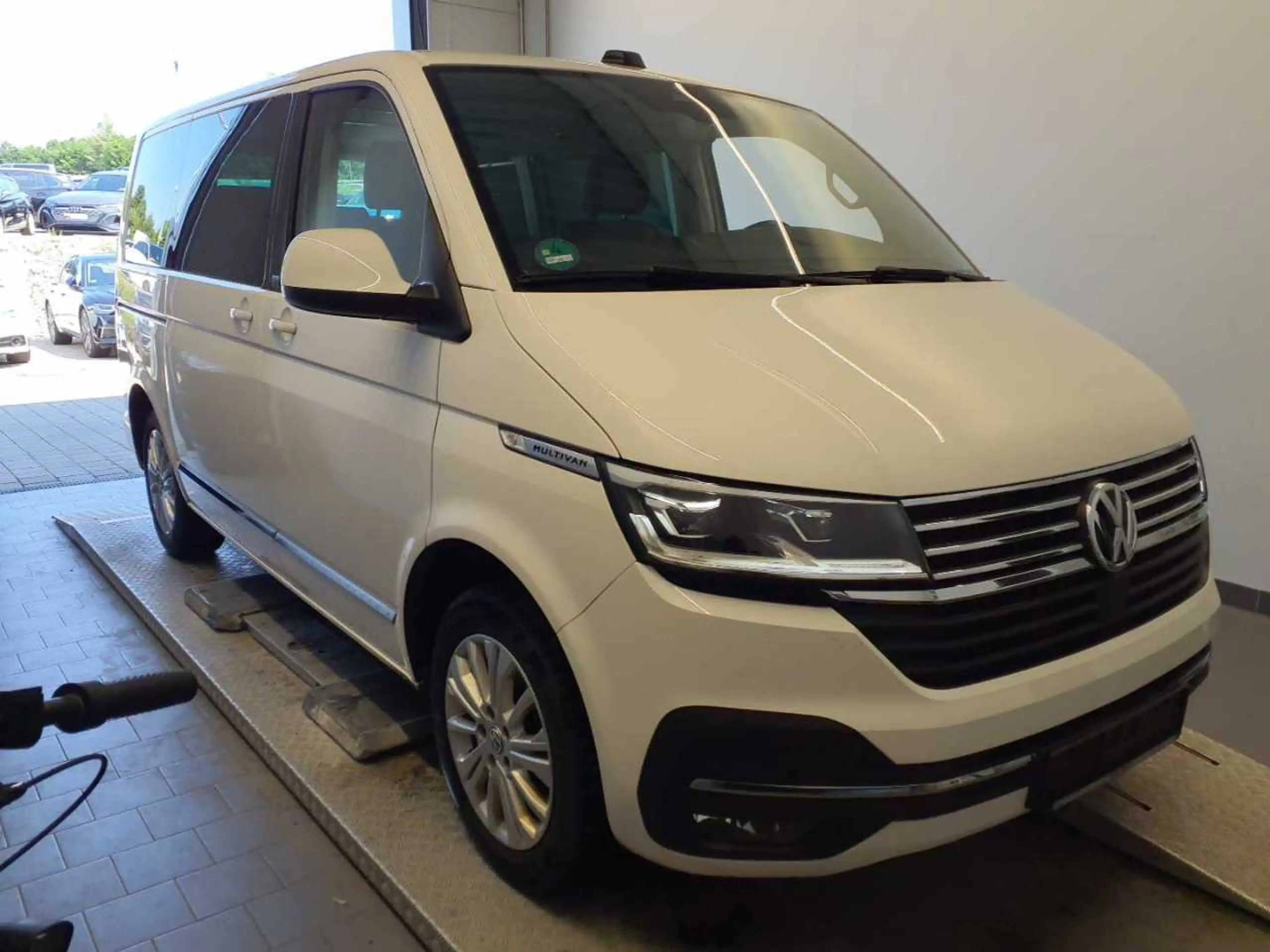 Volkswagen T6.1 Multivan Generation SIX 2.0 TDI DSG AHK Standh ACC Navi Sid — photo 3