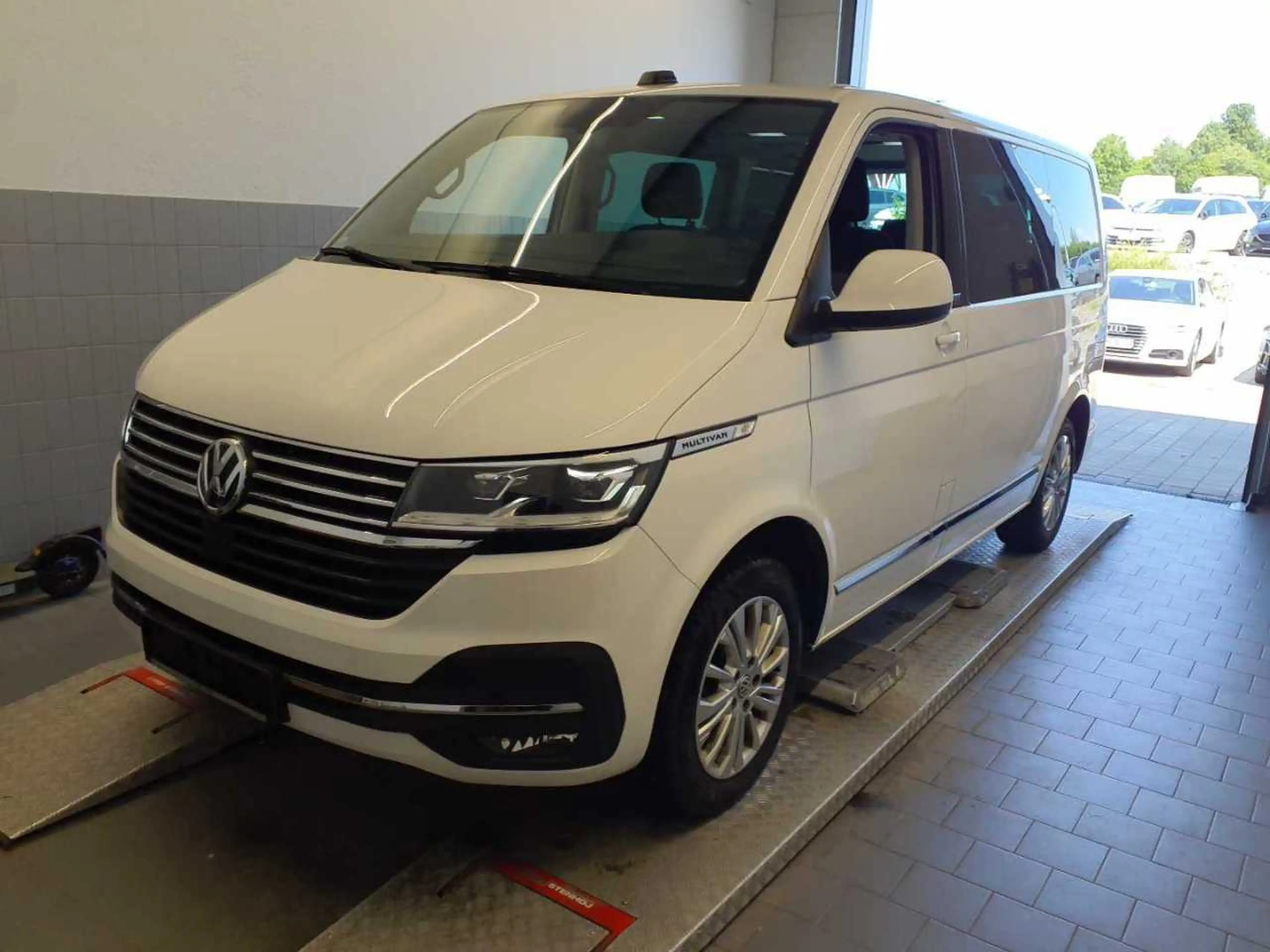 Volkswagen T6.1 Multivan Generation SIX 2.0 TDI DSG AHK Standh ACC Navi Sid — photo 2