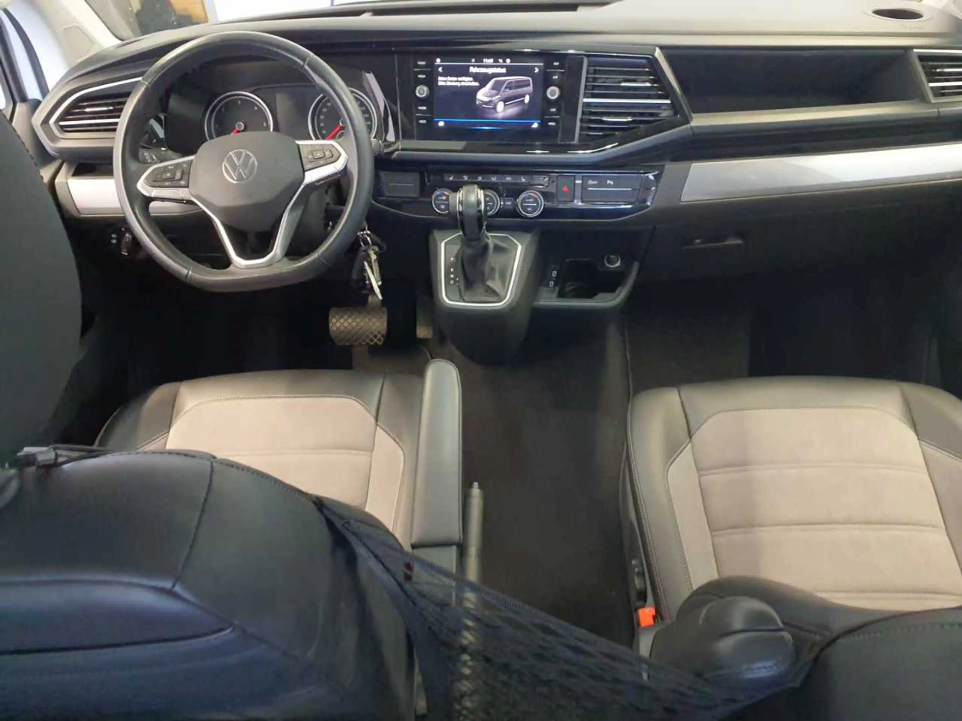 Volkswagen T6.1 Multivan Generation SIX 2.0 TDI DSG AHK Standh ACC Navi Sid — photo 8