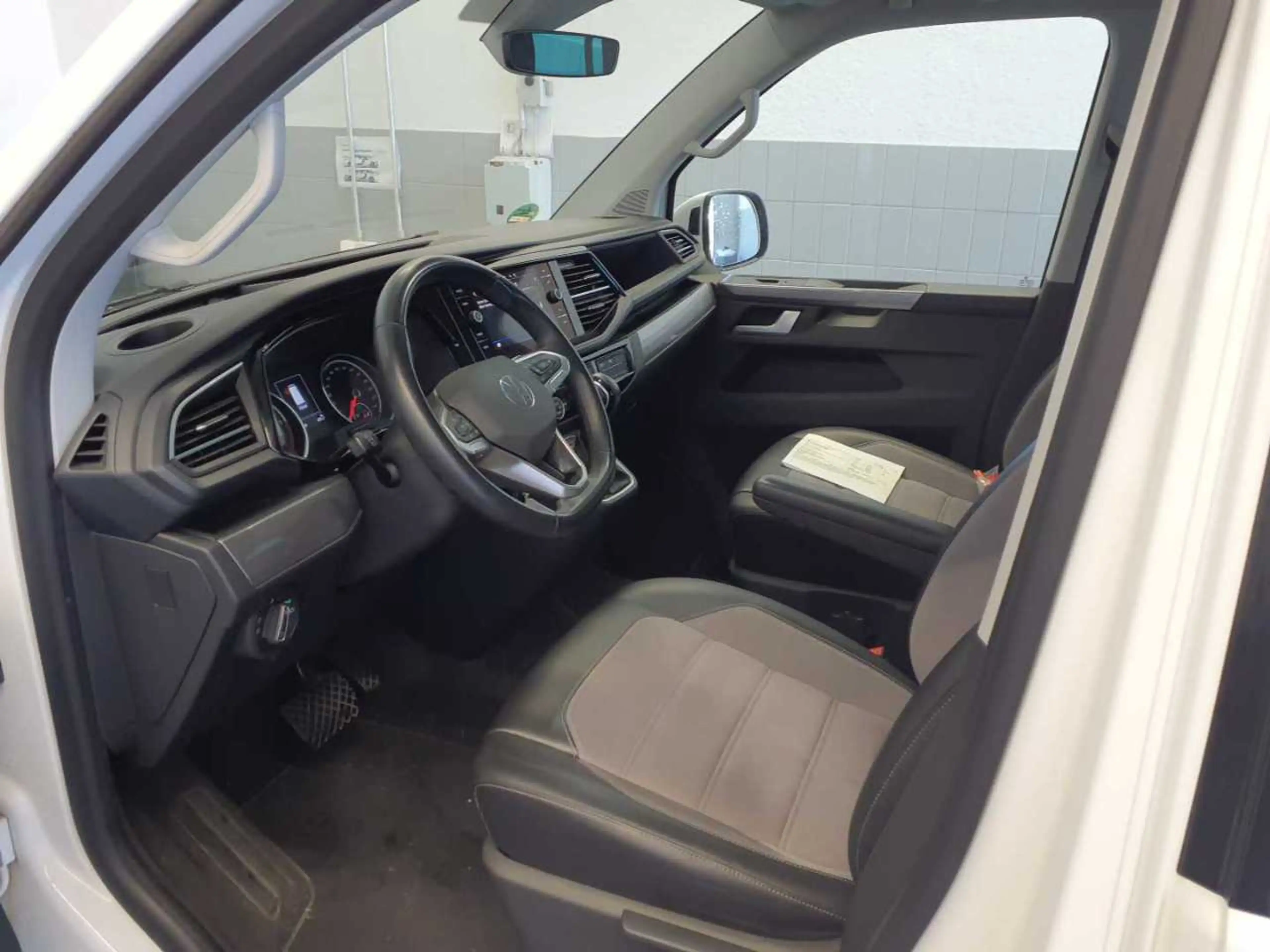 Volkswagen T6.1 Multivan Generation SIX 2.0 TDI DSG AHK Standh ACC Navi Sid — photo 6