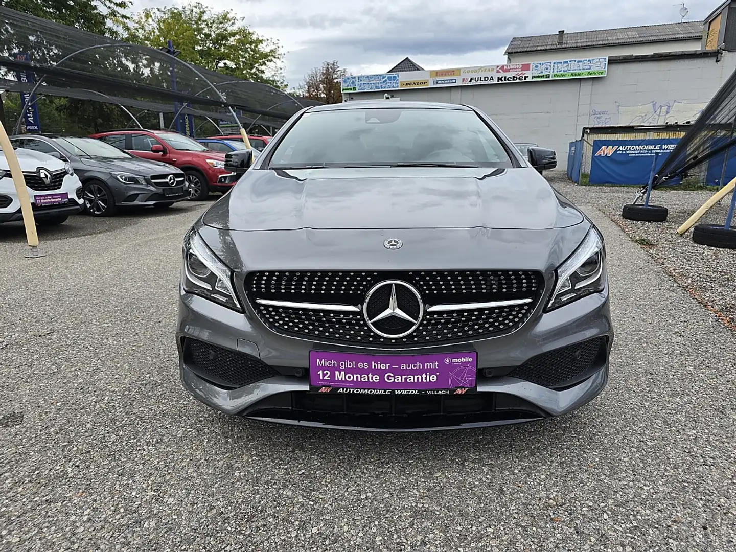 Mercedes-Benz CLA 180 AMG Line *LEDER*NAVI* Grau - 2