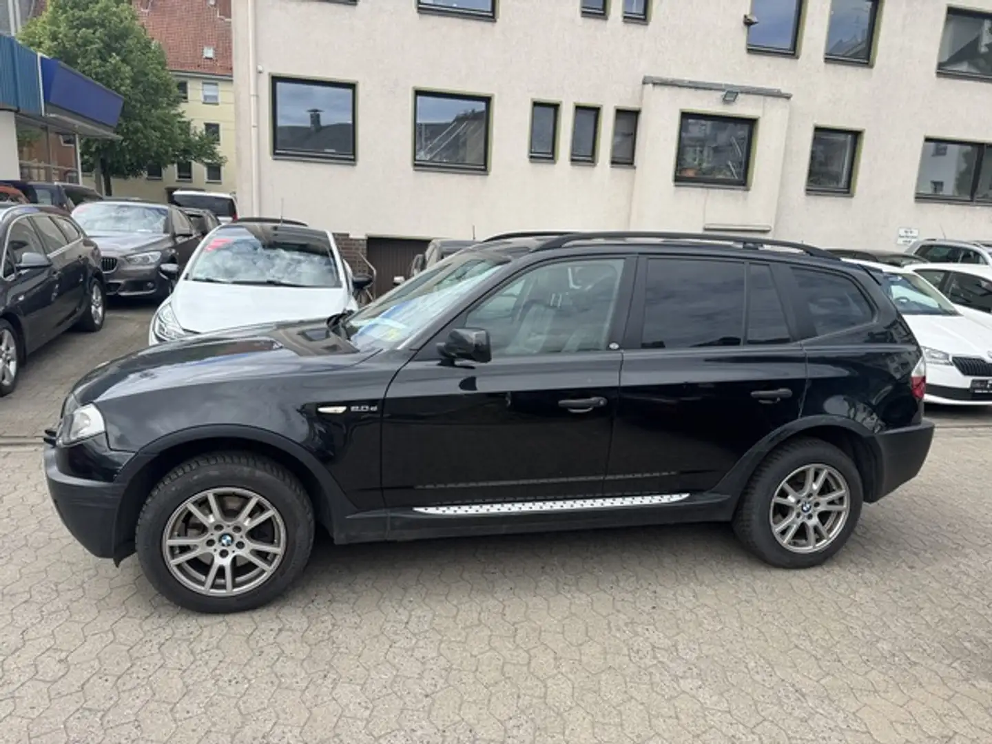 BMW X3 2.0d X drive 4x4 Klima Leder AHK Tüv 01.2026 Schwarz - 1