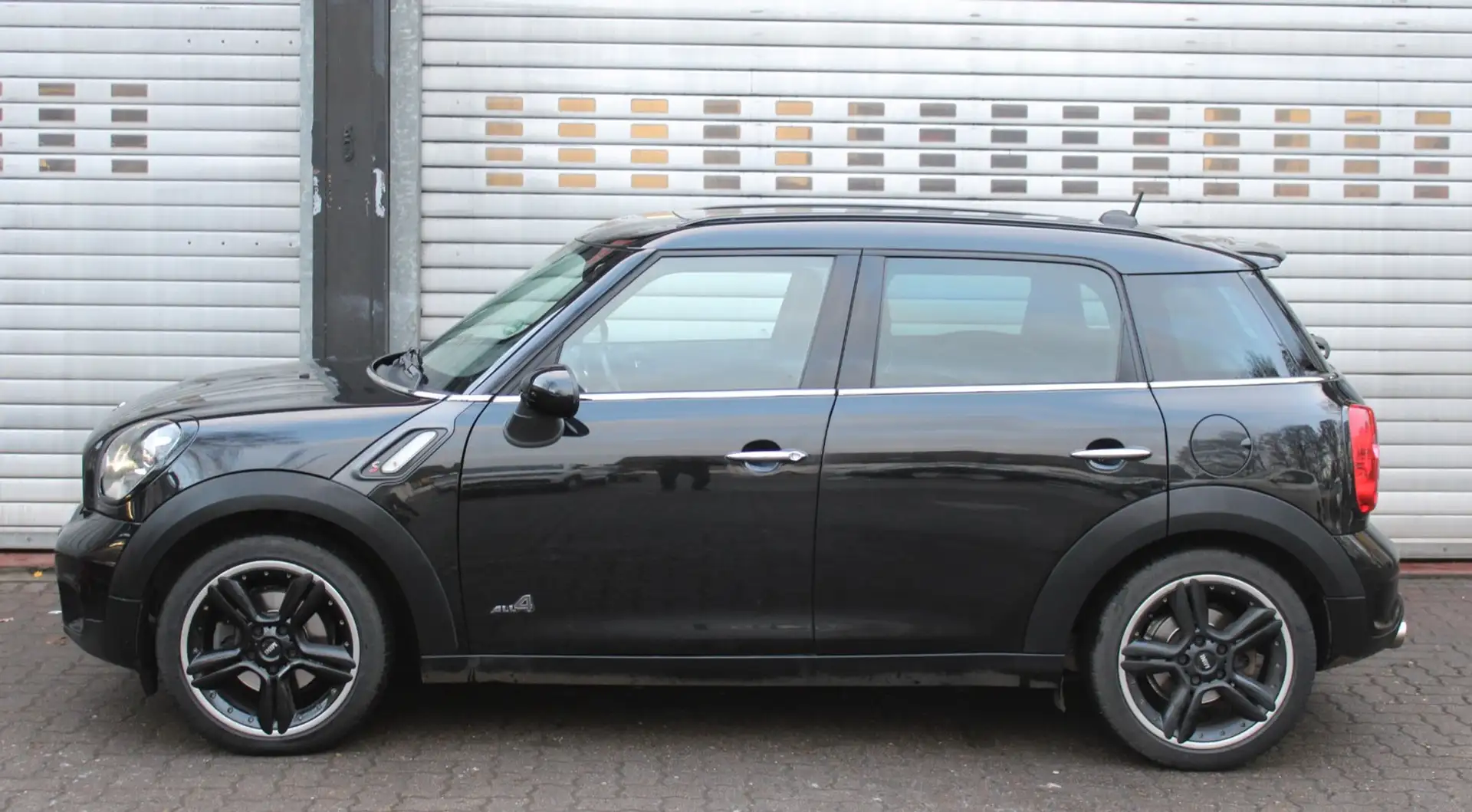 MINI Cooper SD Countryman ALL4 Aut. *PANORAMA/NAVI/PDC* Noir - 2