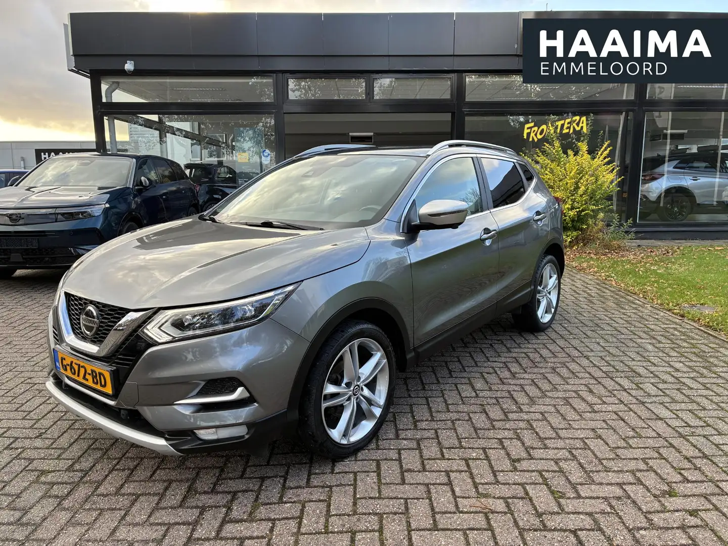 Nissan Qashqai 1.3 DIG-T N-Motion | ECC | Navigatie | Camera | Pa Grijs - 1