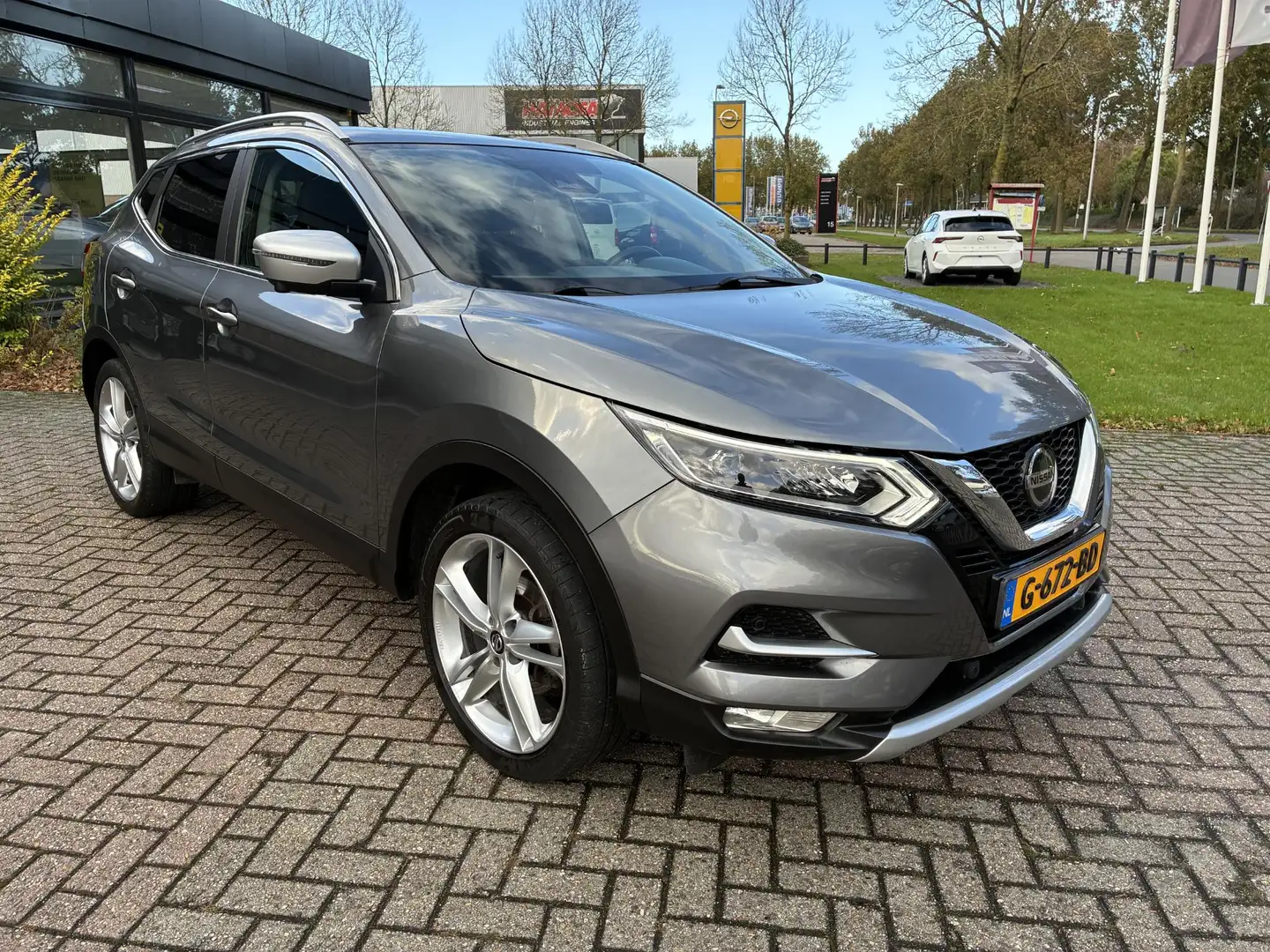 Nissan Qashqai 1.3 DIG-T N-Motion | ECC | Navigatie | Camera | Pa Grijs - 2