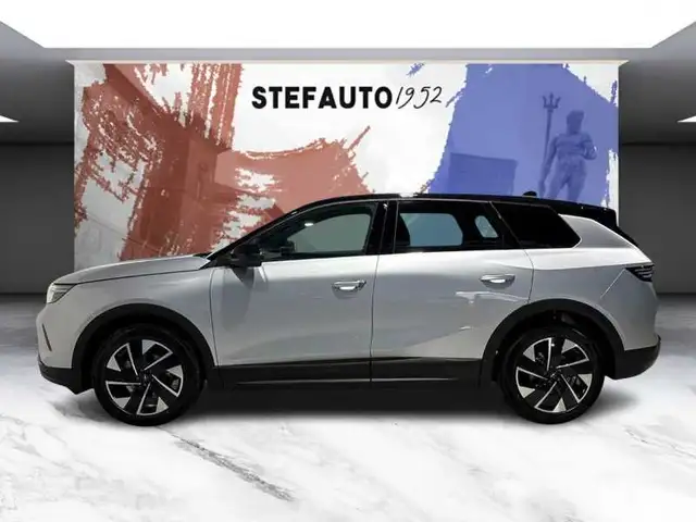 Opel Grandland view 3