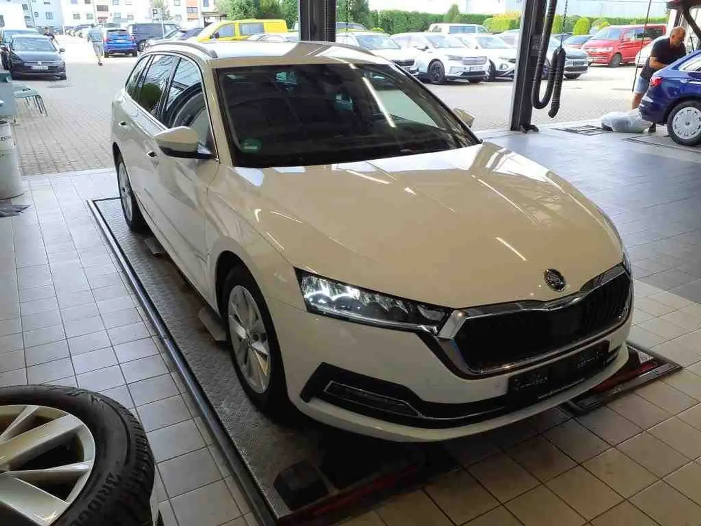 Skoda Octavia Octavia Combi 1.4 TSI iV DSG Style|NAVI|SHZG|LED - 2