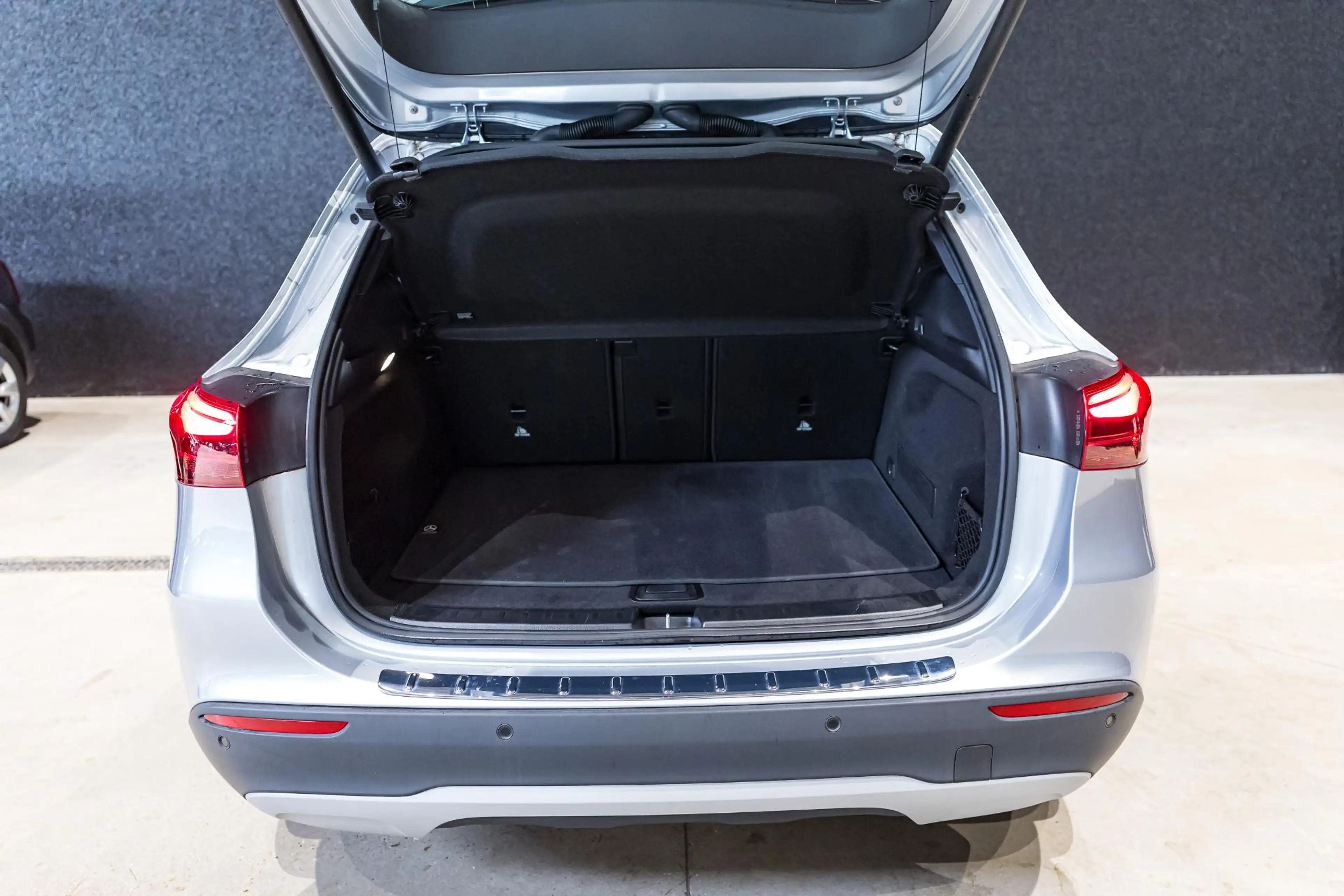 Mercedes-Benz GLA 180 GLA Business Line — photo 11