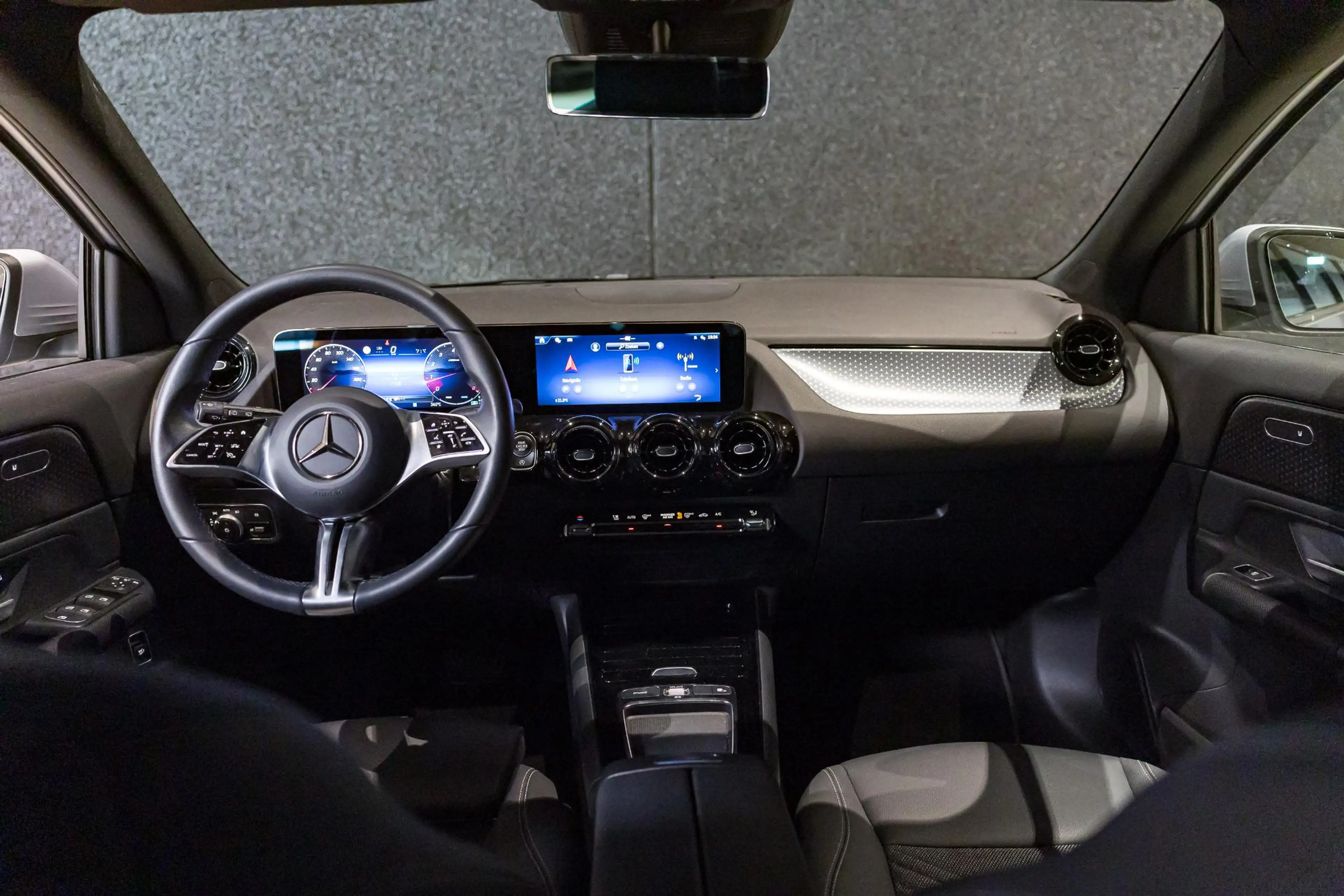 Mercedes-Benz GLA 180 GLA Business Line — photo 15