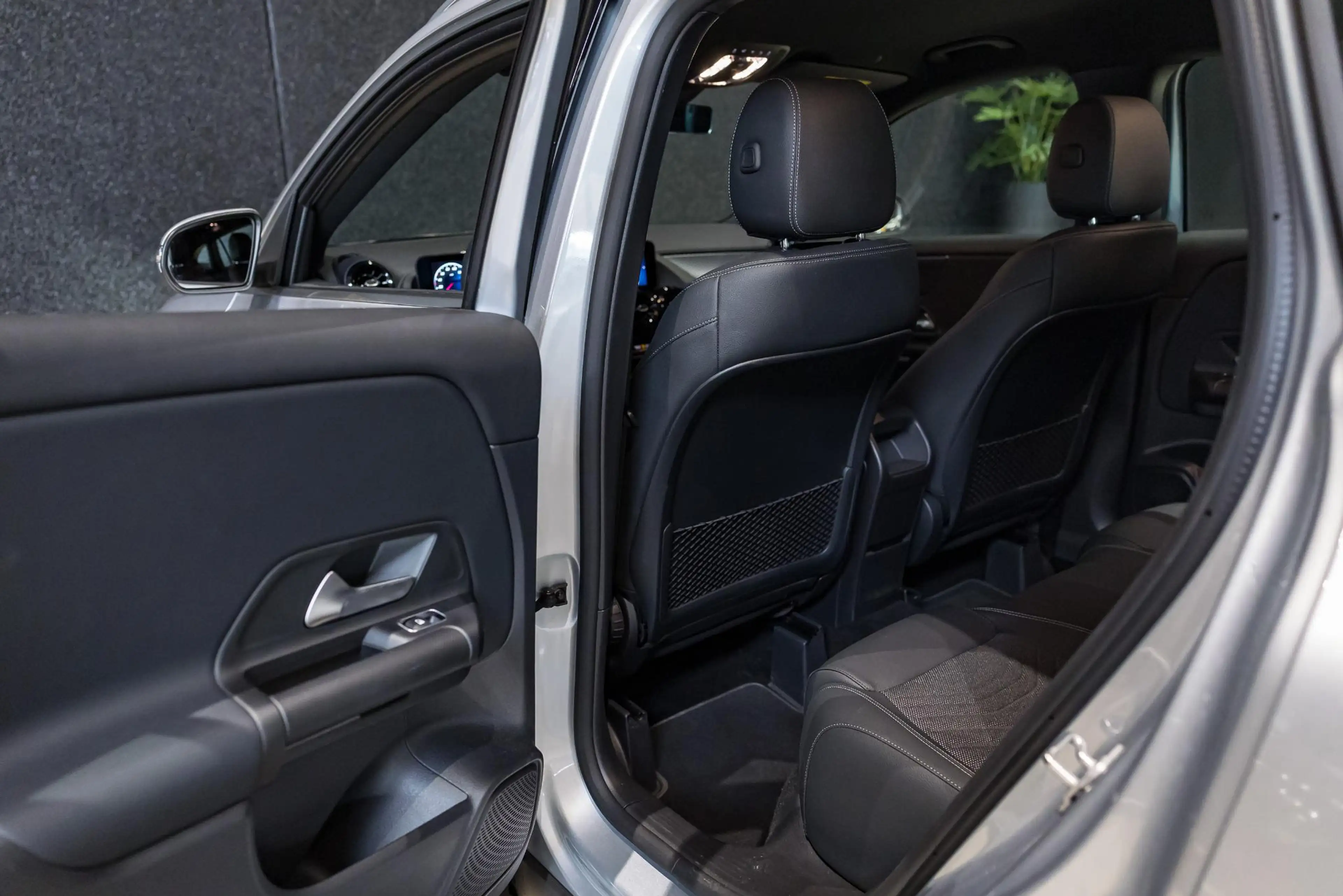 Mercedes-Benz GLA 180 GLA Business Line — photo 13