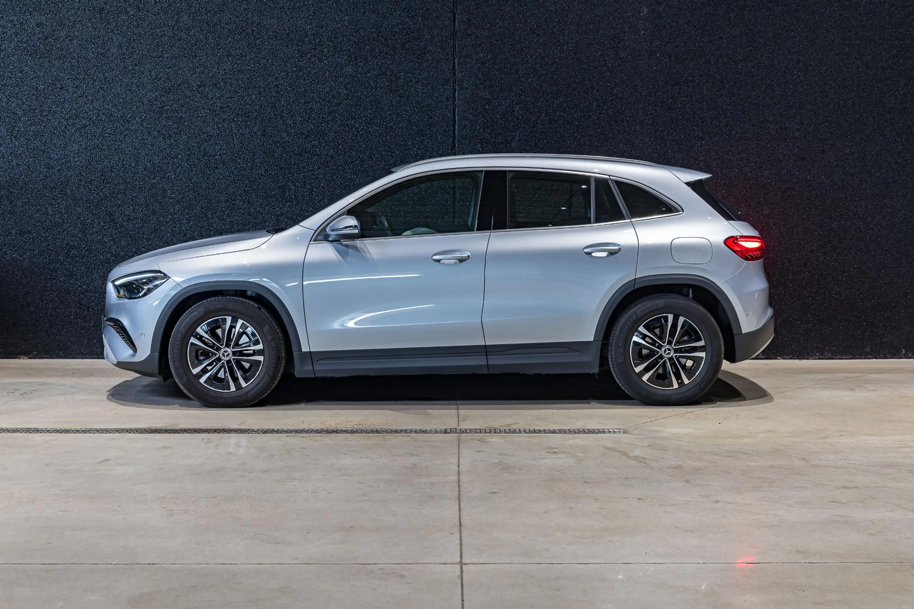 Mercedes-Benz GLA 180 GLA Business Line — photo 4