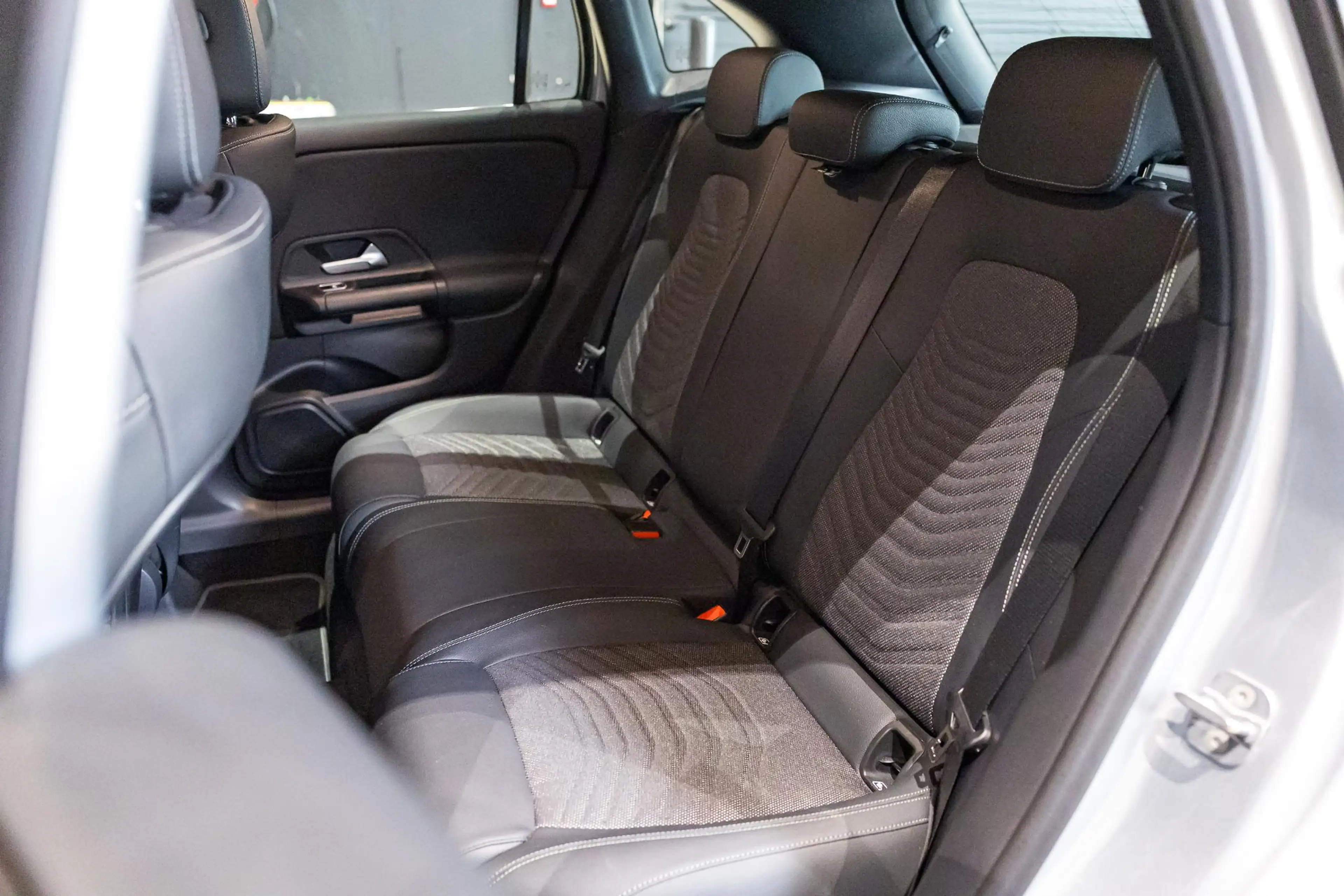 Mercedes-Benz GLA 180 GLA Business Line — photo 14
