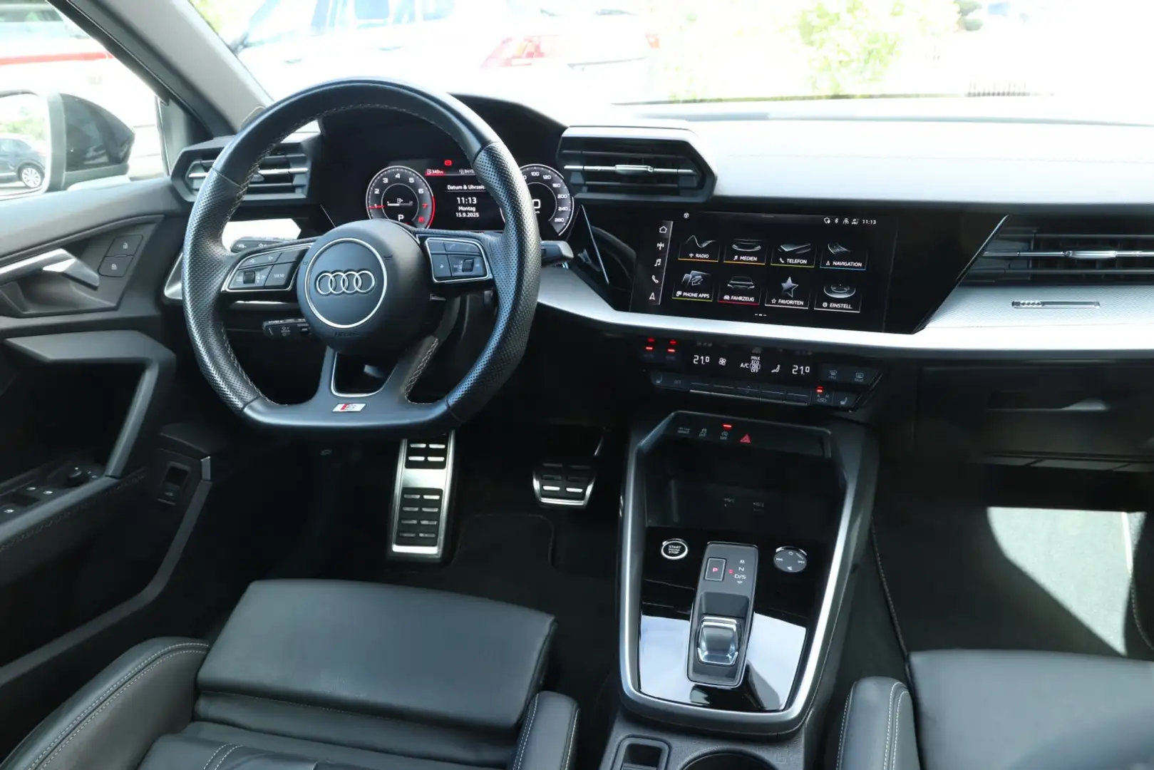 Audi A3 Limousine 1.5 TFSI S-tronic S-Line*BO*Stand.hz Schwarz - 2