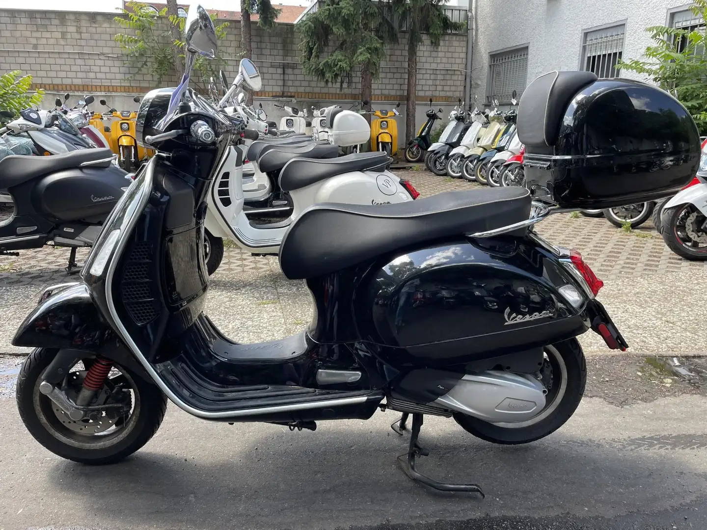 Vespa GTS Super 300 ABS ASR Topcase Noir - 1
