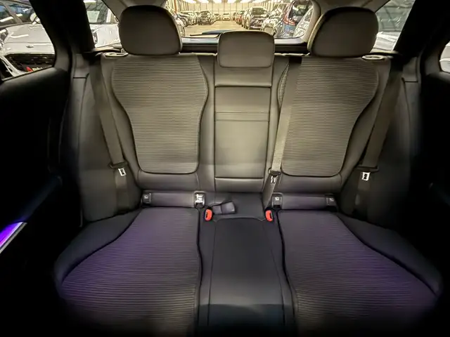 Mercedes-Benz C-Class view 15