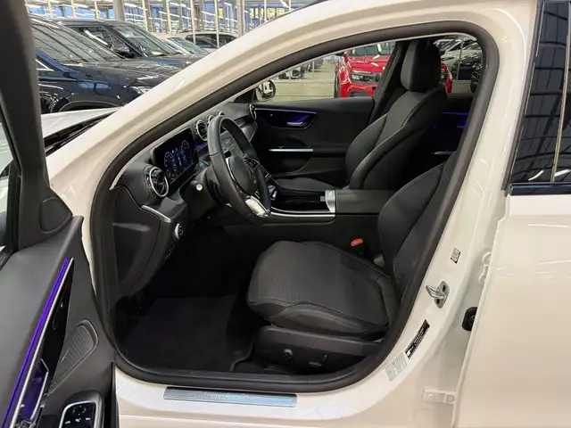 Mercedes-Benz C-Class view 8