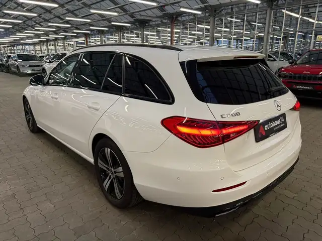 Mercedes-Benz C-Class view 4
