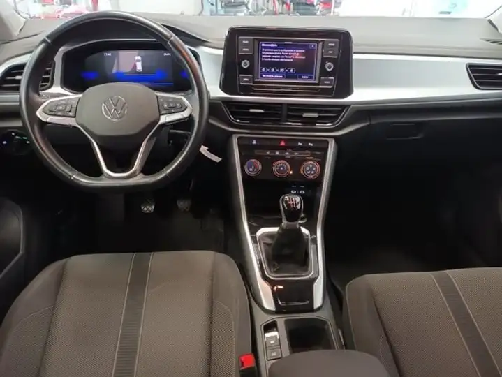 Volkswagen T-Roc 2023, foto 3