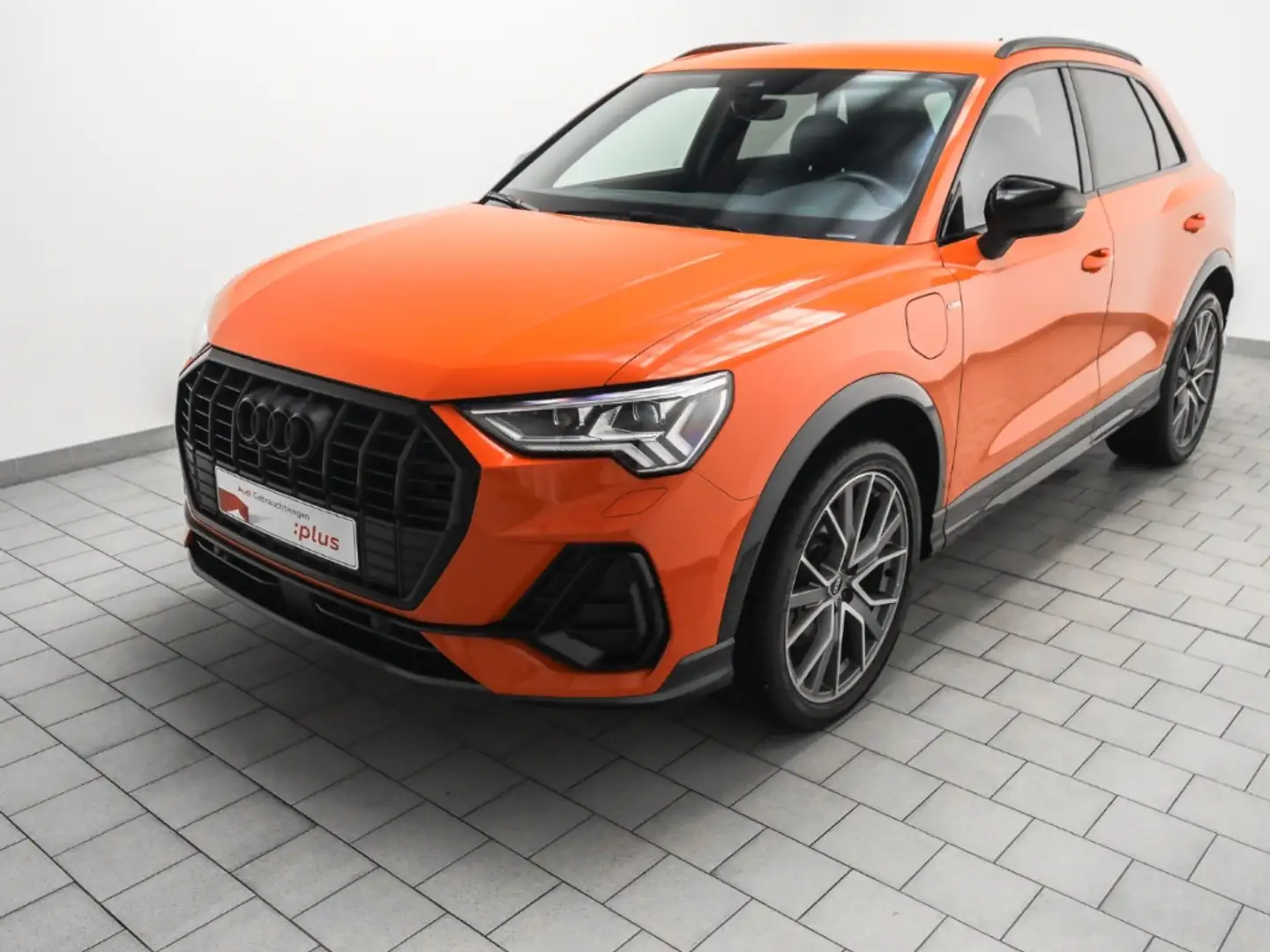 Audi Q3 45 TFSI e S line AHK Navi Kamera Orange - 2