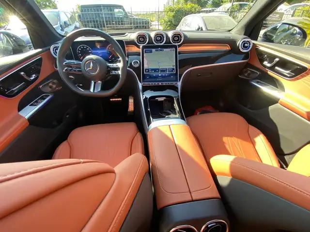 Mercedes-Benz 220 view 10