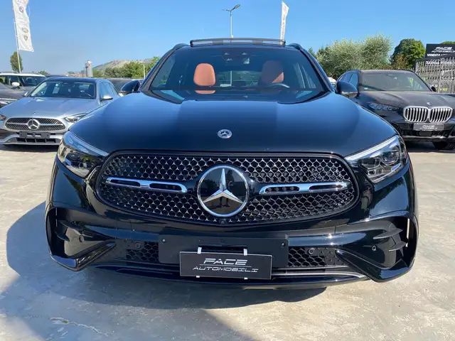 Mercedes-Benz 220 view 4