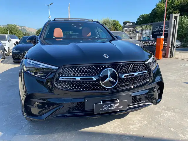 Mercedes-Benz 220 view 5