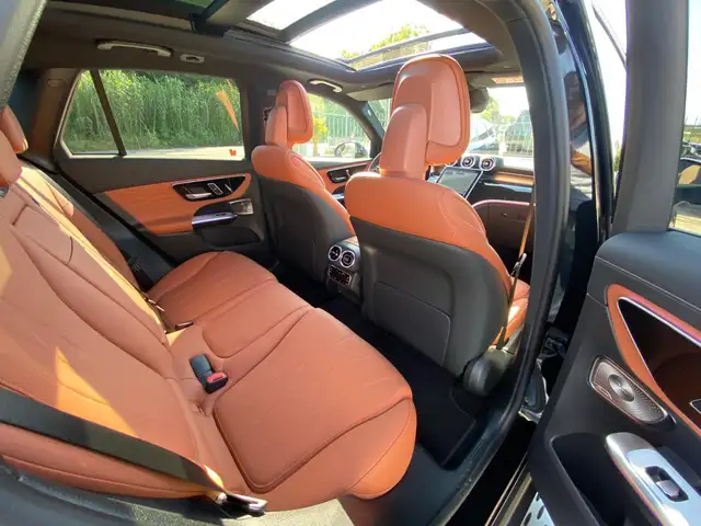 Mercedes-Benz 220 view 9