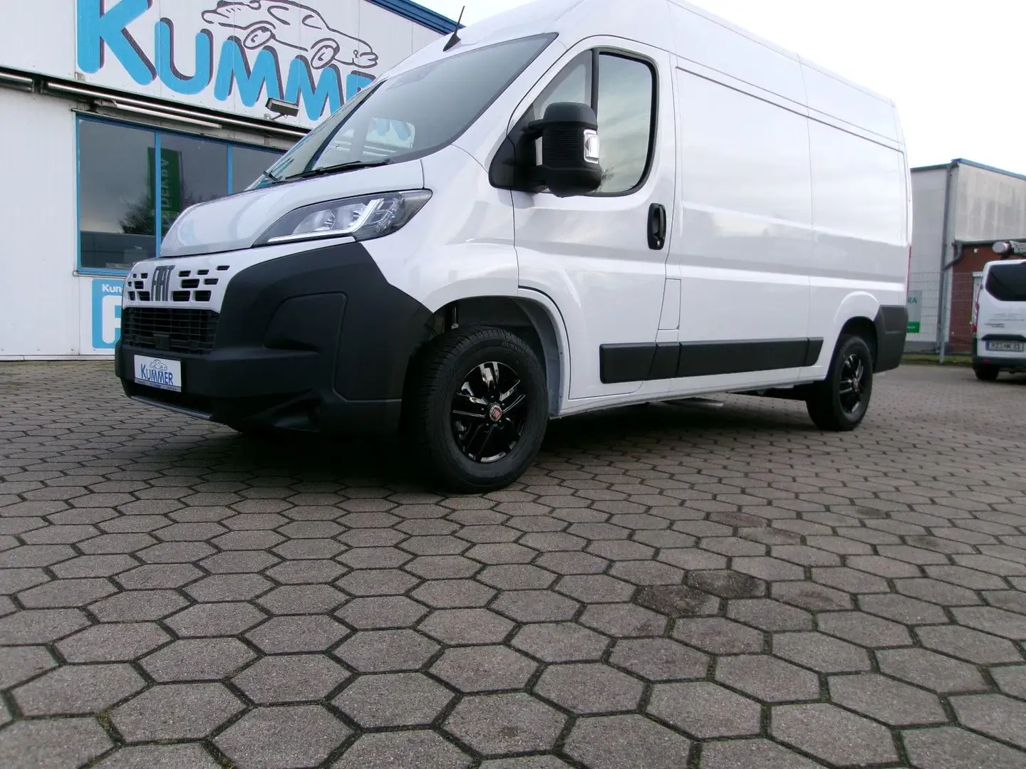 Fiat Ducato H2 Kastenwagen 33 L2H2  AHK NAVI ALU GJR Weiß - 2