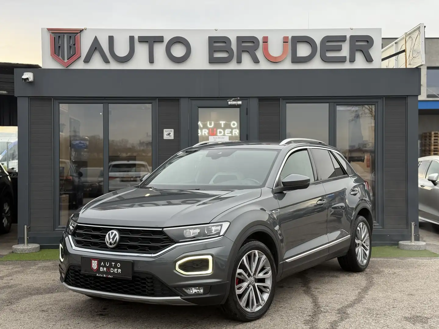 Volkswagen T-Roc 2,0 TDI SCR 4Motion R-Line DSG Grau - 1