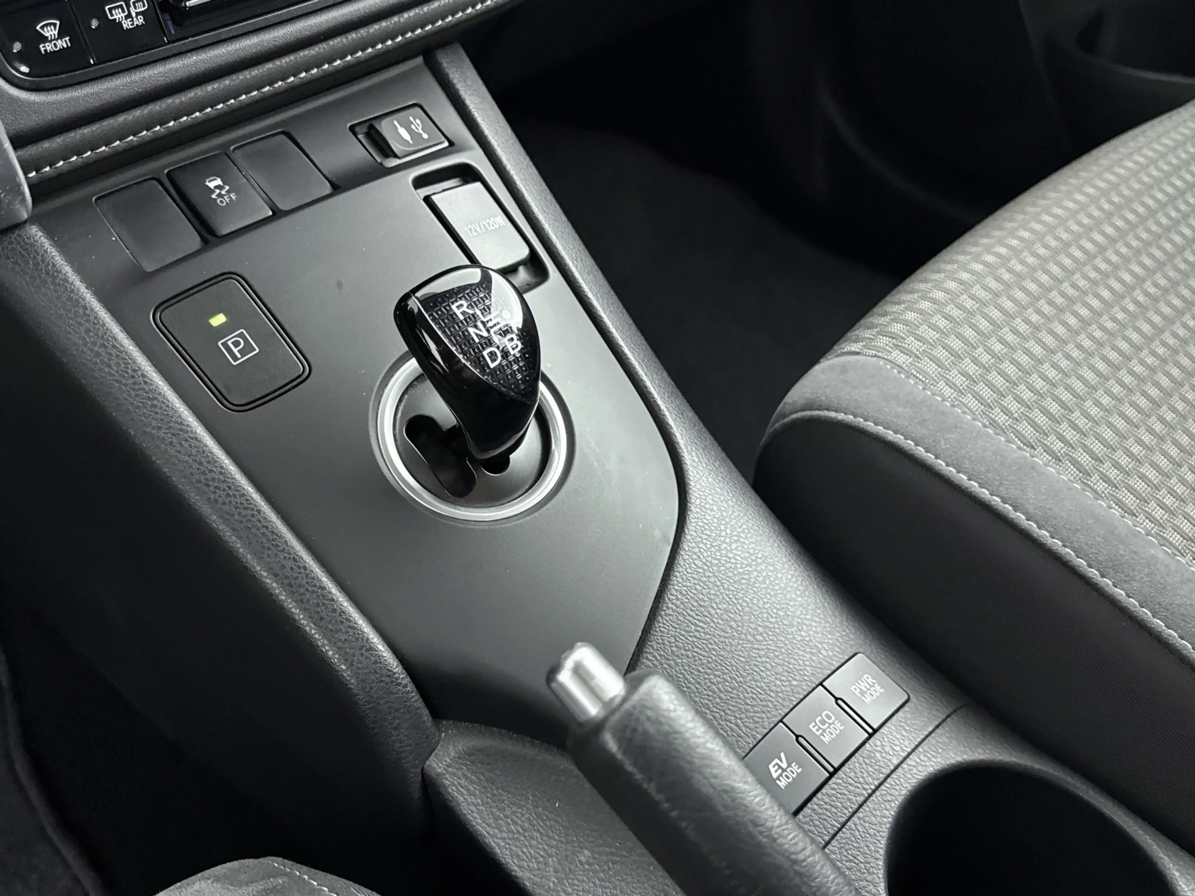 Toyota Auris 1.8 Hybrid Dynamic | Navigatie | Cruise Control | — photo 13