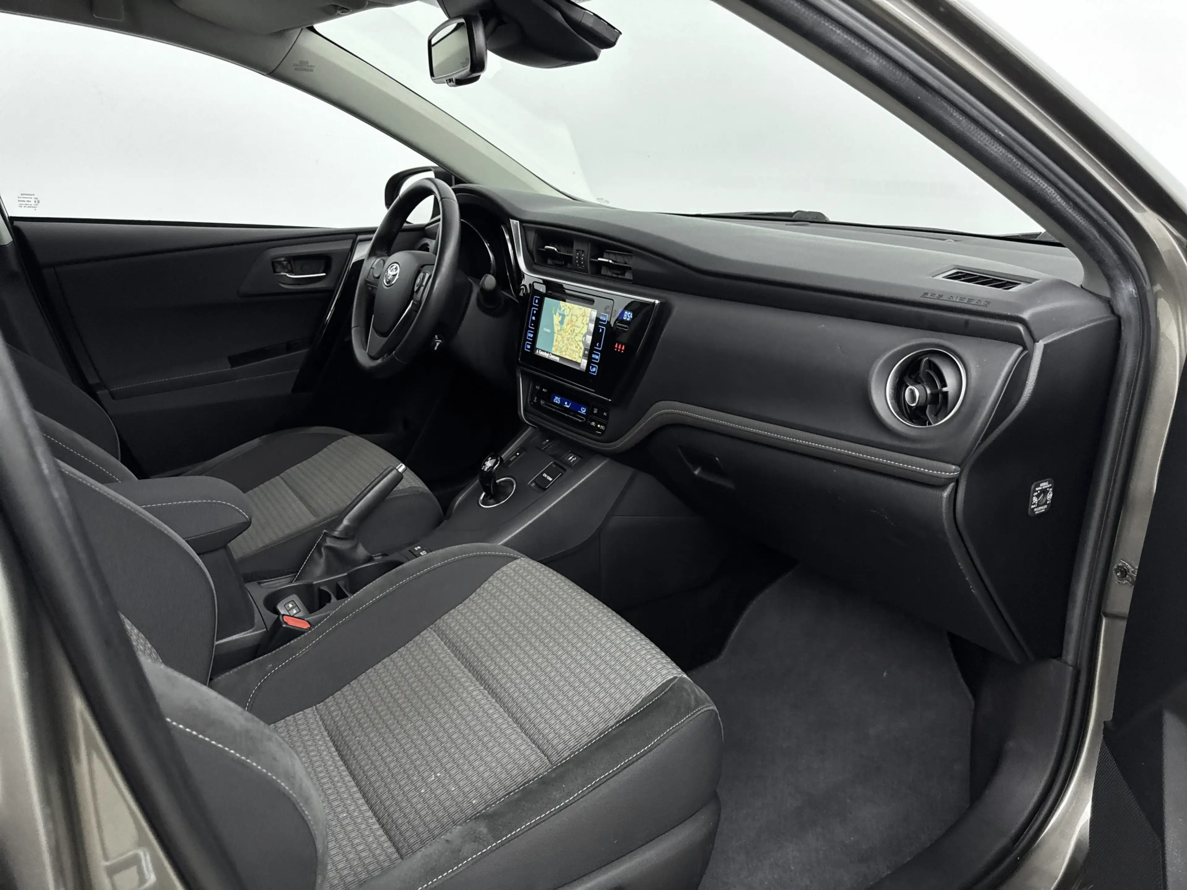 Toyota Auris 1.8 Hybrid Dynamic | Navigatie | Cruise Control | — photo 9