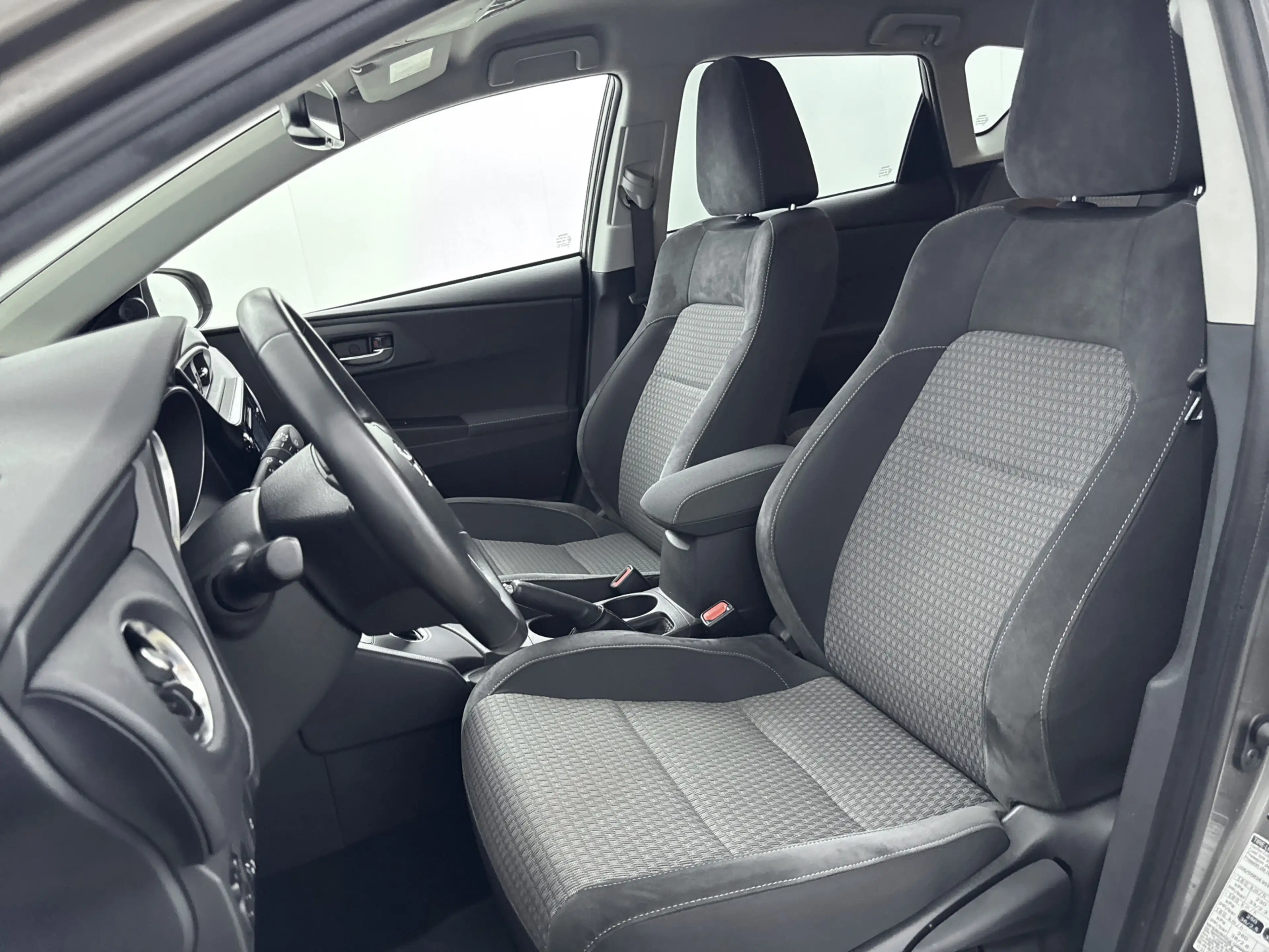 Toyota Auris 1.8 Hybrid Dynamic | Navigatie | Cruise Control | — photo 4