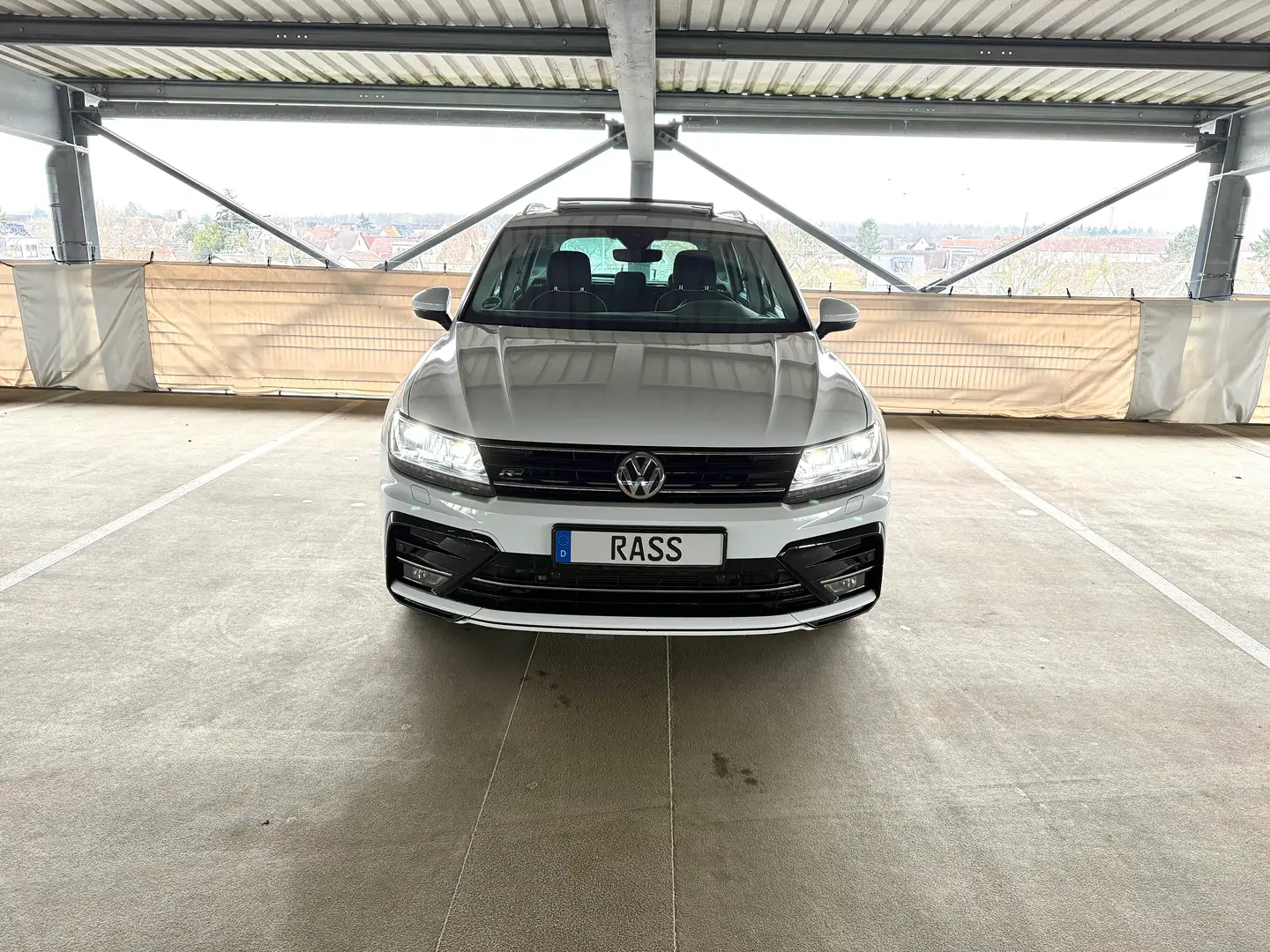 Volkswagen Tiguan 2.0 TDI R-Line GARANTIE 1HAND*NAVI*ACC*PANO*LED*BT Bianco - 2