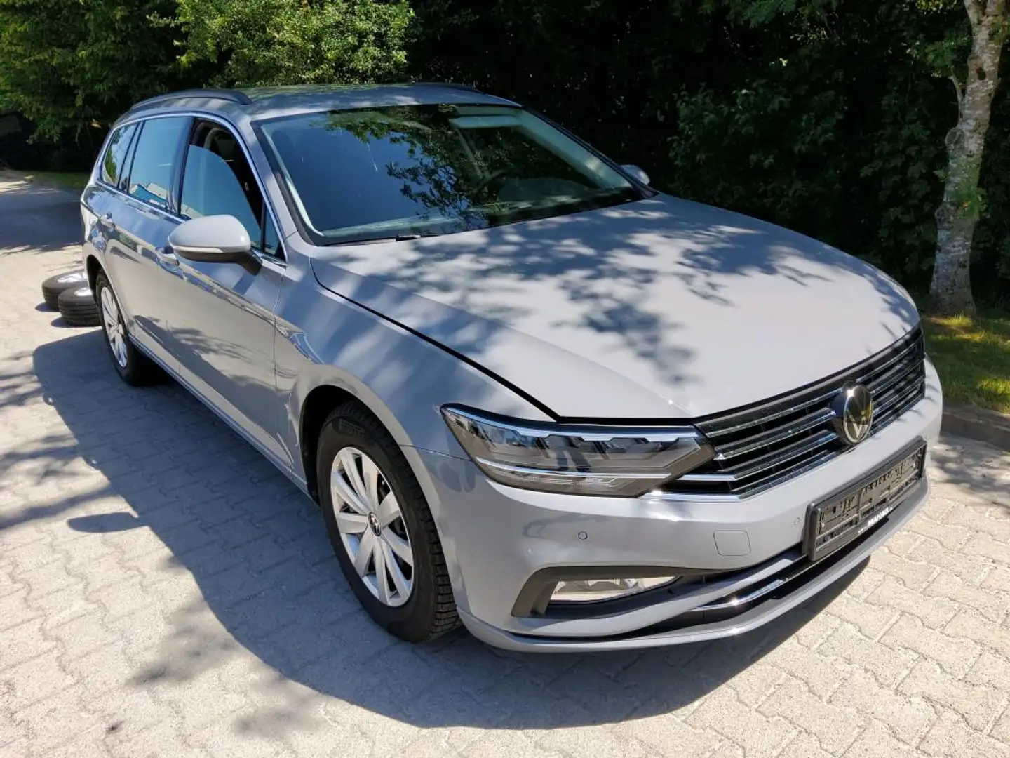 Volkswagen Passat Variant 2.0 TDI DSG Business Navi, ZGV Grau - 2