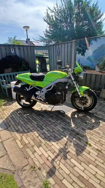 Triumph Speed Triple - foto 2
