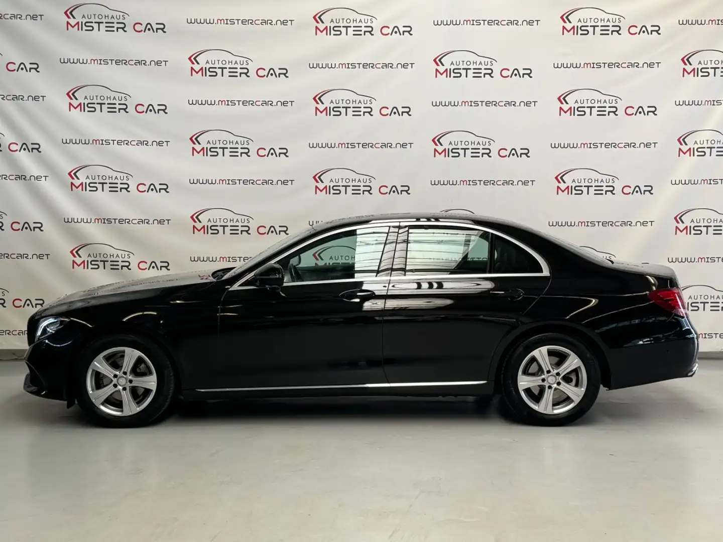 Mercedes-Benz E 200 d AVANTGARDE Navi/Leder/LED/Kam/Ambiente/17 Schwarz - 2