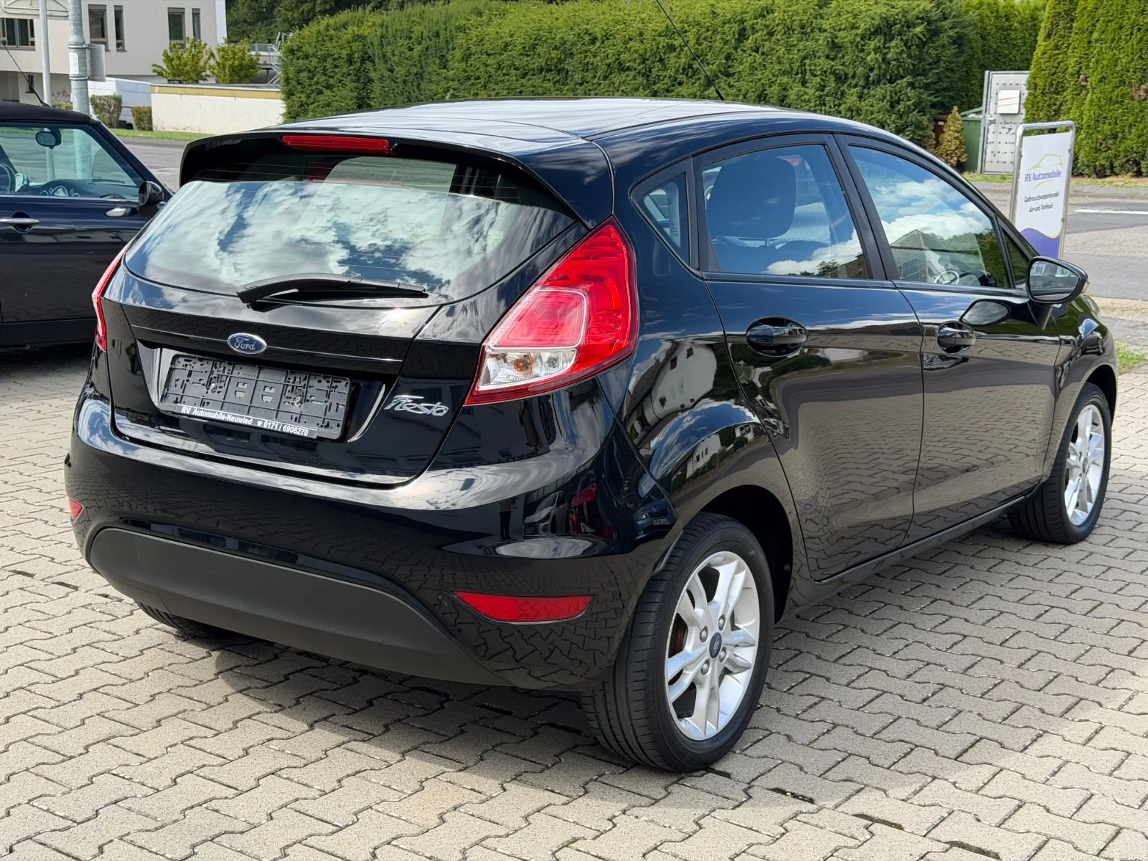 Ford Fiesta Trend — photo 14