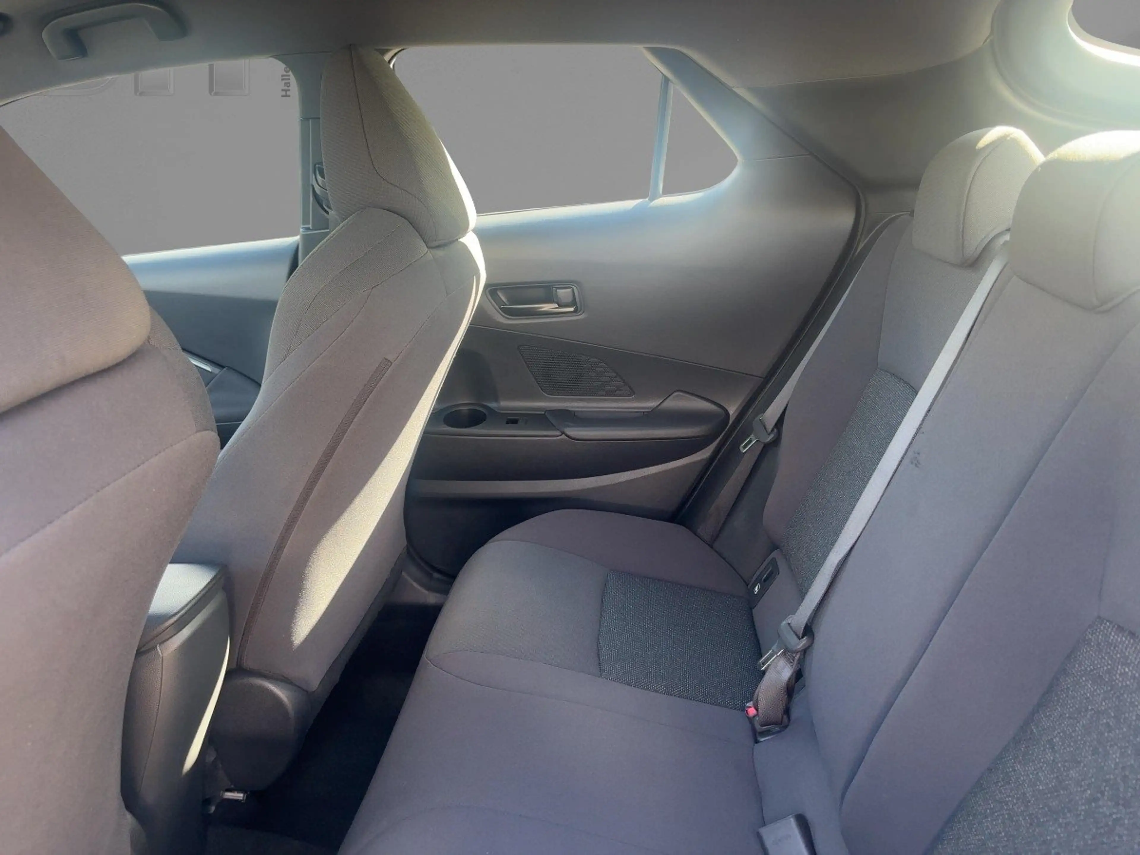 Toyota C-HR 1.8 FWD Business Edition Navigation AppleCar — photo 11