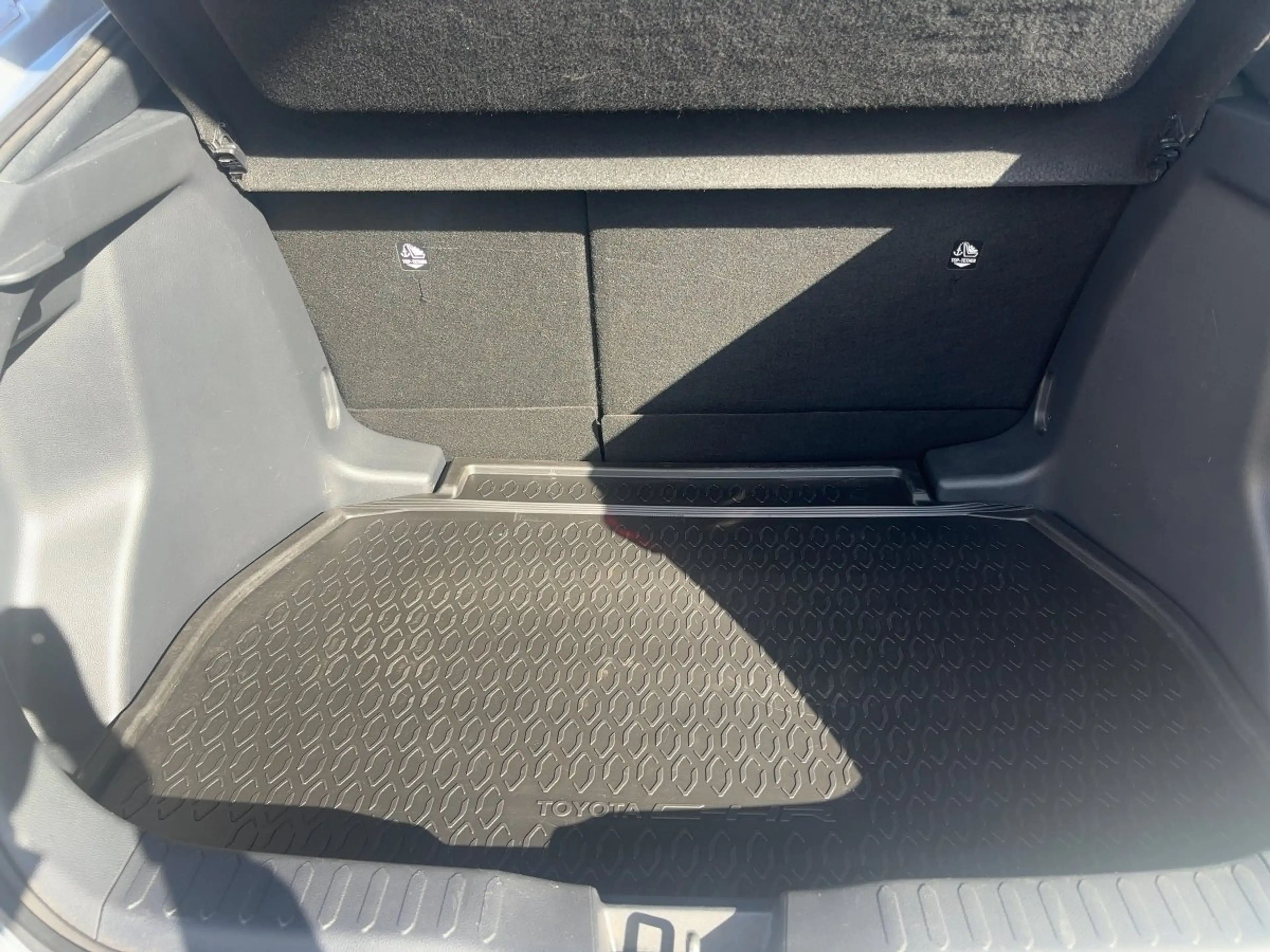Toyota C-HR 1.8 FWD Business Edition Navigation AppleCar — photo 12