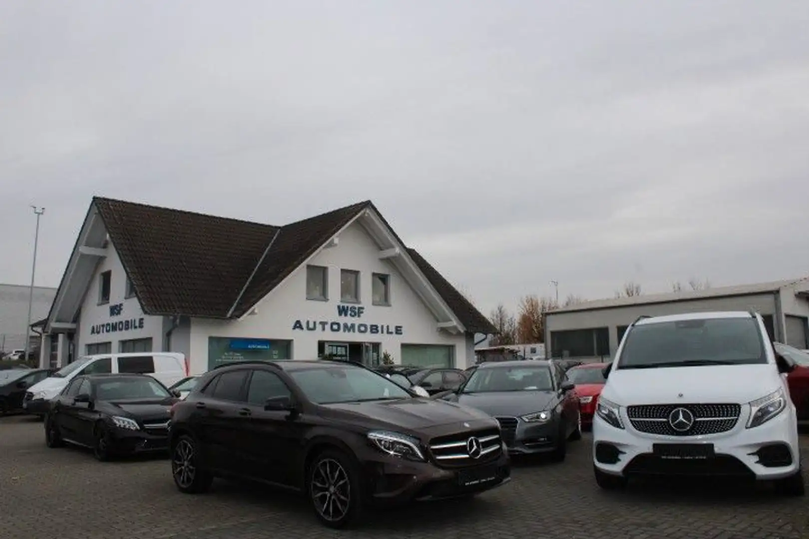 Mercedes-Benz GLA 220 CDI,Navigation,Xenon,SHZ,PDC,Night Braun - 1