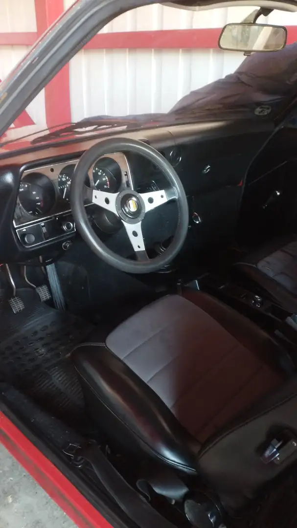Opel Manta 1,6 l Roşu - 1
