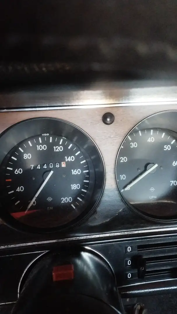Opel Manta 1,6 l Roşu - 2