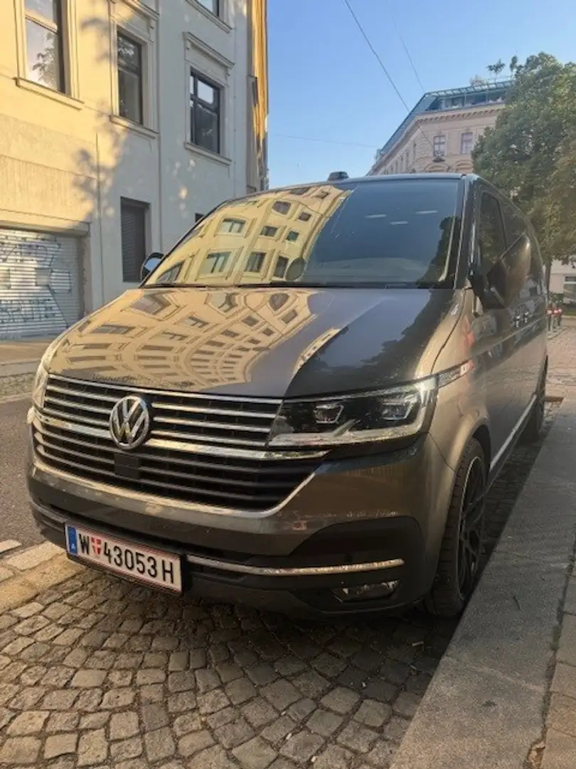 Volkswagen T6.1 Multivan Highline Grau - 1