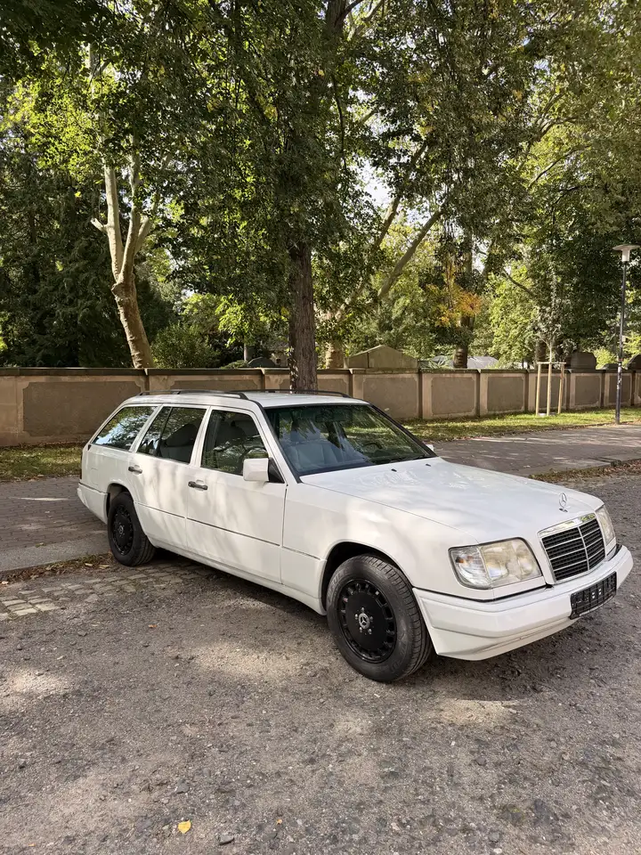 Mercedes-Benz T-Klasse E200, foto 1