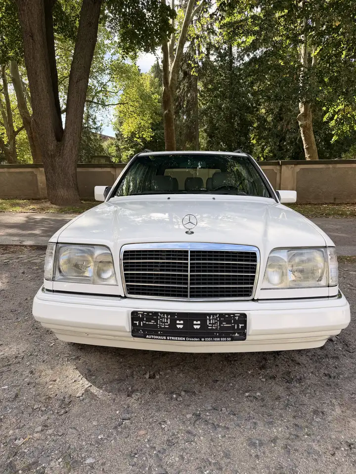 Mercedes-Benz T-Klasse E200, foto 2