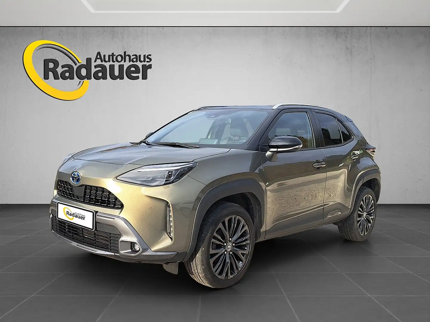 Toyota Yaris Cross 1,5 VVT-i Hybrid AWD Adventure Aut. Grün - 1