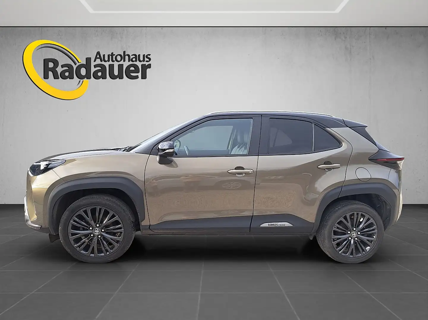 Toyota Yaris Cross 1,5 VVT-i Hybrid AWD Adventure Aut. Grün - 2